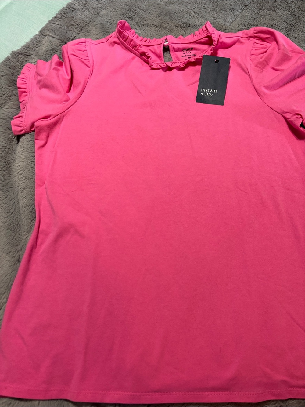 crown & ivy Bright Pink Ruffle Collar Short Sleeve Top